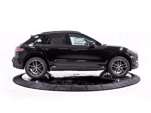 Certified 2026 Porsche Macan AWD/4WD image 8
