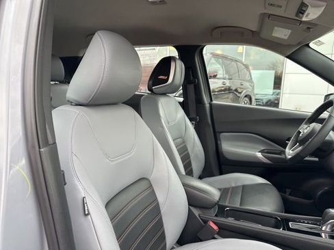 Used 2023 Nissan Kicks SR w/ SR Premium Package FWD image 17