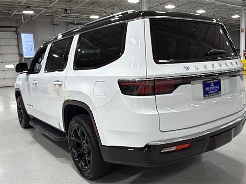 Used 2024 Jeep Wagoneer Series III image 7