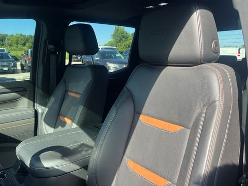 Used 2025 GMC Sierra 1500 AT4 w/ Technology Package AWD/4WD image 10