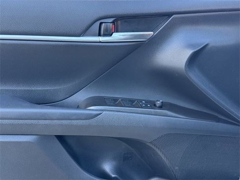 Used 2022 Toyota Camry SE image 23