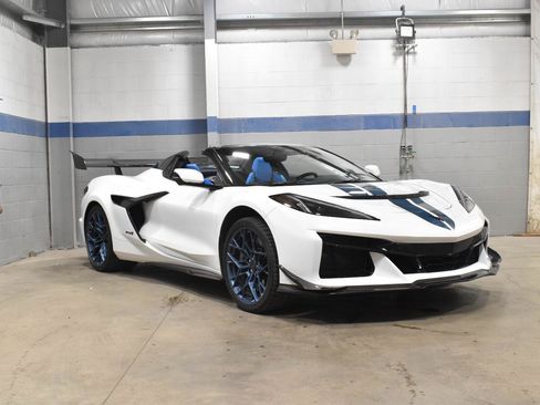 Used 2025 Chevrolet Corvette ZR1 w/ ZR1 Carbon Fiber Aero Package RWD image 29