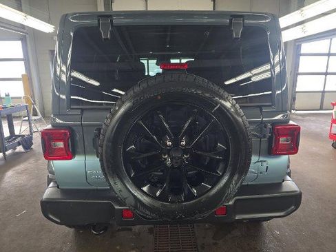 Used 2025 Jeep Wrangler Sahara image 5