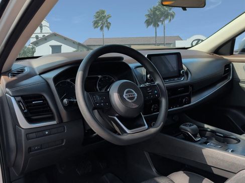 Used 2021 Nissan Rogue SV FWD image 12