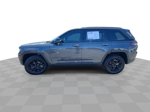 Used 2024 Jeep Grand Cherokee Altitude AWD/4WD image 5