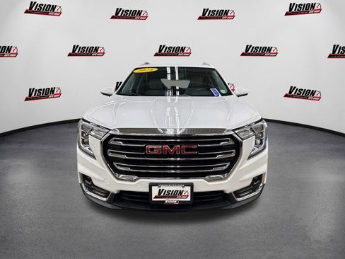 Used 2024 GMC Terrain SLT image 2