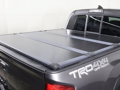 Used 2016 Toyota Tacoma TRD Off-Road w/ Towing Package AWD/4WD image 10