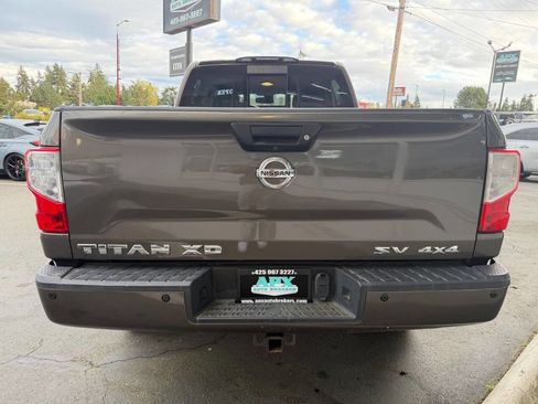 Used 2017 Nissan Titan SV image 6