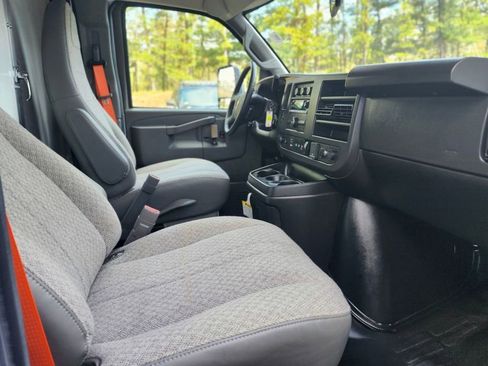 Used 2022 Chevrolet Express 3500 w/ Power Convenience Package RWD image 9