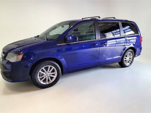 Used 2019 Dodge Grand Caravan SXT w/ Rear Park Assist Package image 14