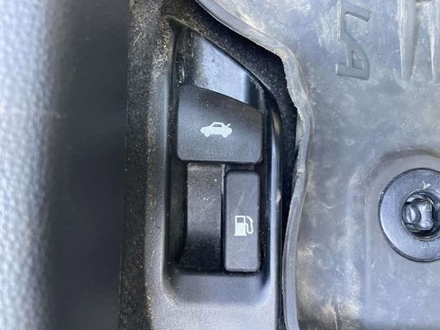 Used 2025 Toyota Corolla LE FWD image 22