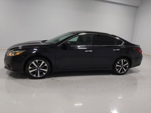 Used 2017 Nissan Altima 2.5 SR image 2