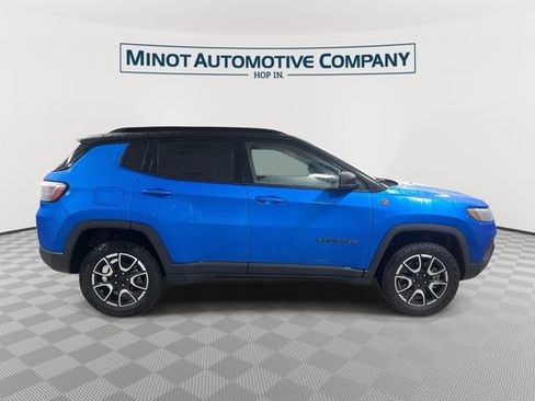 Used 2024 Jeep Compass Trailhawk w/ Trailhawk Elite Group AWD/4WD image 9