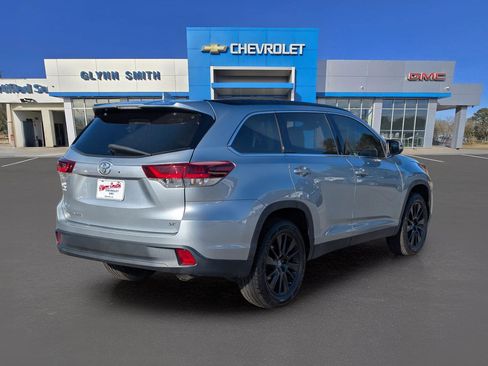 Used 2019 Toyota Highlander SE image 8