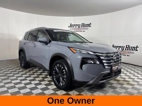 Used 2025 Nissan Rogue SL w/ Tech Package AWD/4WD image 4
