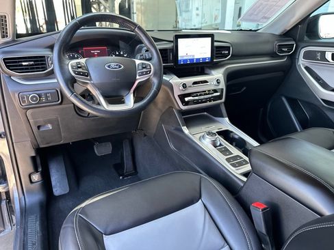 Used 2023 Ford Explorer XLT w/ Equipment Group 202A RWD image 14