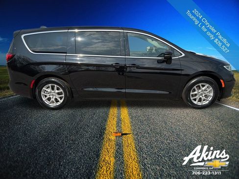 Used 2024 Chrysler Pacifica Touring-L image 4