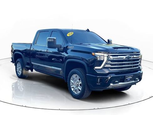 Used 2024 Chevrolet Silverado 2500 High Country w/ High Country Premium Package AWD/4WD image 3