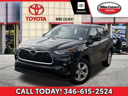 Used 2024 Toyota Highlander LE