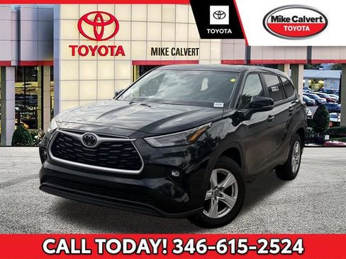Used 2024 Toyota Highlander LE image 1