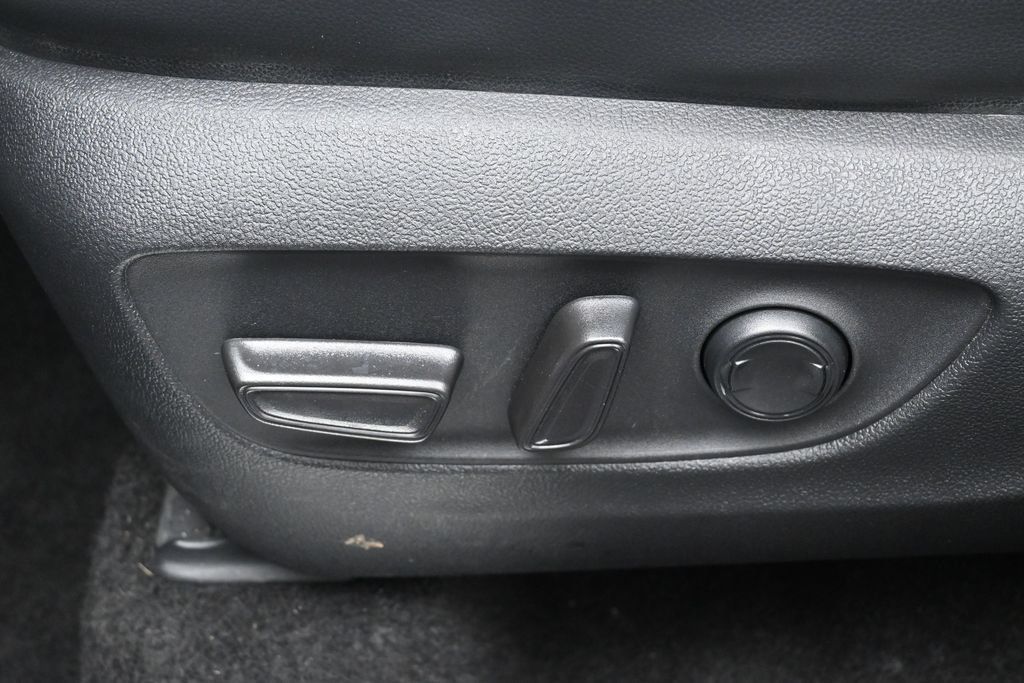 Certified 2024 Toyota Highlander Limited AWD/4WD image 10