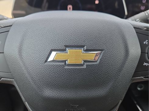 Used 2025 Chevrolet Trax LT FWD image 22