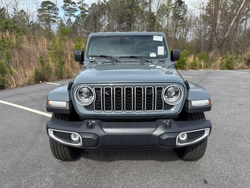 Used 2025 Jeep Wrangler Sahara image 2
