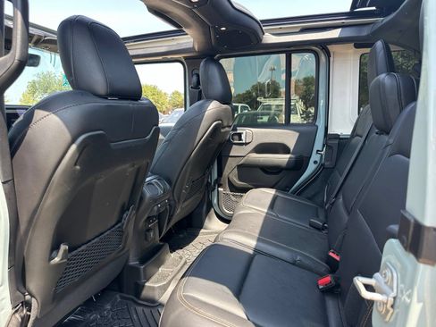 Used 2024 Jeep Wrangler Unlimited Sahara w/ Technology Group AWD/4WD image 12
