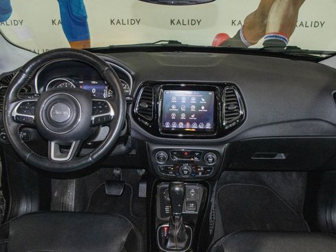 Used 2018 Jeep Compass Limited image 3