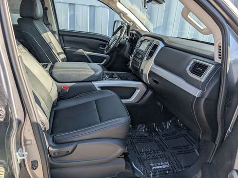 Used 2019 Nissan Titan PRO-4X AWD/4WD image 34