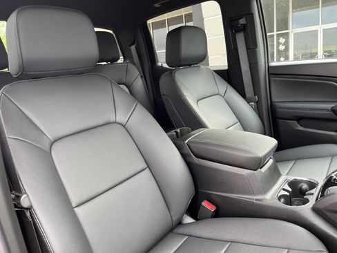 New 2026 GMC Canyon Elevation w/ Convenience Package image 16