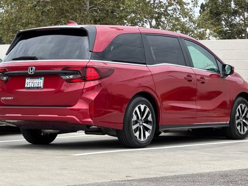 Certified 2025 Honda Odyssey EX-L image 8