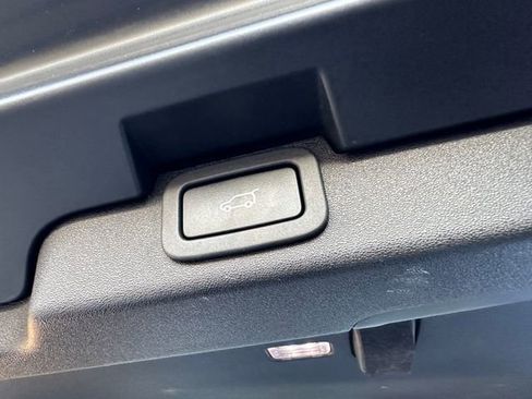 Used 2019 Land Rover Discovery SE image 36