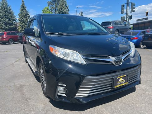 Used 2020 Toyota Sienna XLE FWD image 9