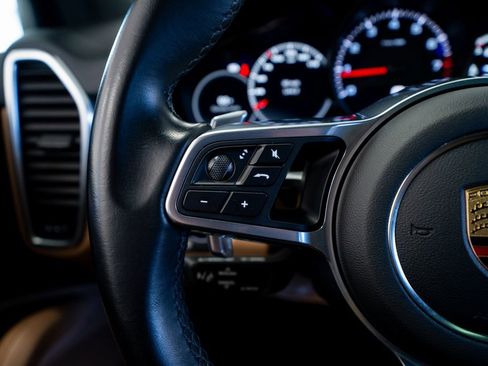 Used 2021 Porsche Cayenne image 35
