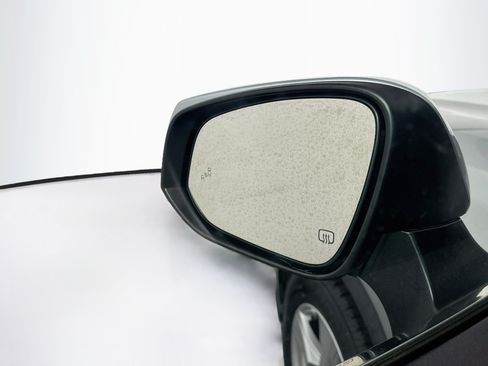 Used 2022 Toyota Highlander LE FWD image 16