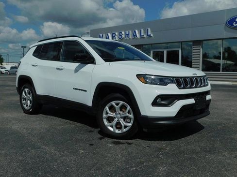 Used 2024 Jeep Compass Latitude image 2