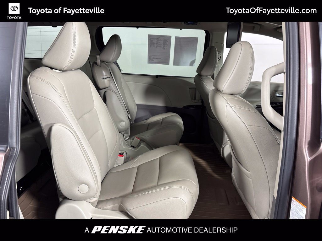 Used 2020 Toyota Sienna XLE w/ XLE Navigation Package FWD image 17