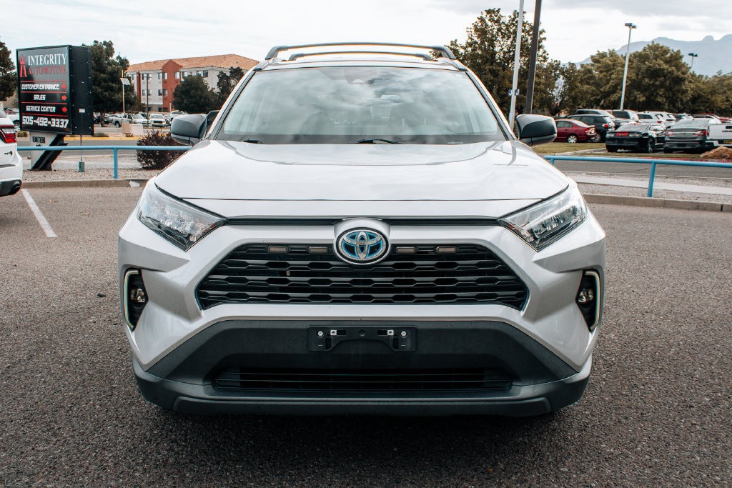 Used 2022 Toyota RAV4 LE AWD/4WD image 2