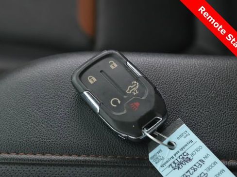 Used 2022 GMC Sierra 2500 AT4 w/ AT4 Premium Plus Package AWD/4WD image 3
