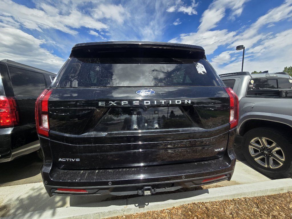 Used 2025 Ford Expedition Max Active AWD/4WD image 3