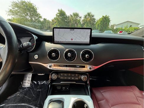 Used 2022 Kia Stinger GT2 image 11