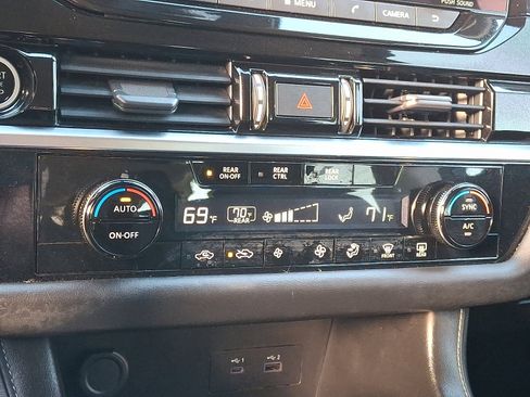 Used 2022 Nissan Pathfinder S image 17