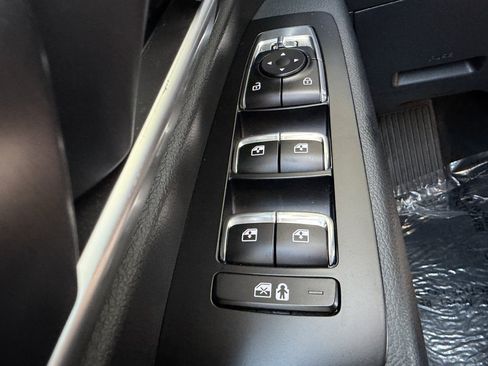 Used 2025 Kia Telluride S FWD image 27