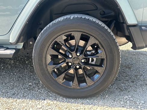 Used 2023 Jeep Wrangler Sahara AWD/4WD image 20