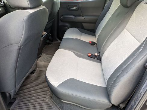 Used 2022 Toyota Tacoma TRD Off-Road image 22