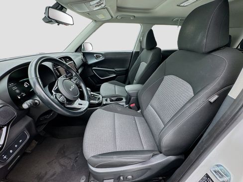 Used 2023 Kia Soul EX image 13