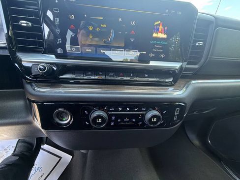 Used 2023 Chevrolet Silverado 1500 LT AWD/4WD image 19