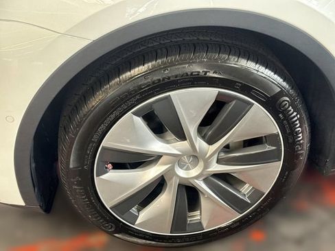 Used 2021 Tesla Model Y Long Range AWD/4WD image 20