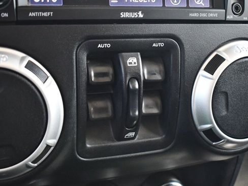 Used 2018 Jeep Wrangler Unlimited Rubicon w/ Cold Weather Group image 32